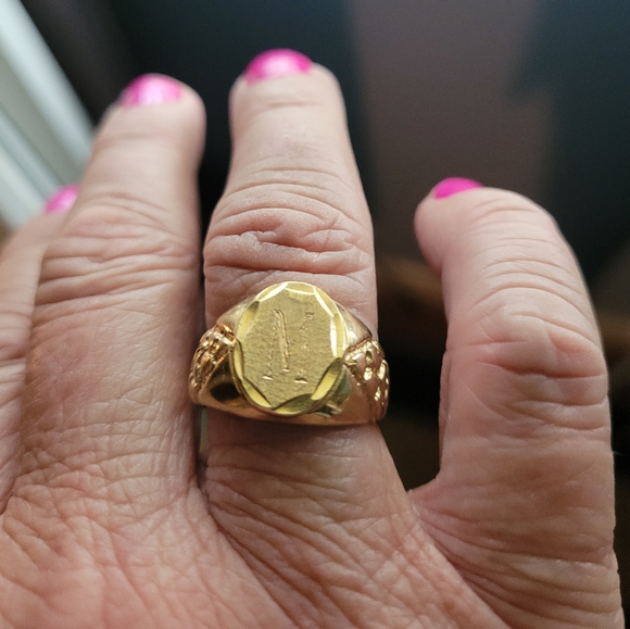 Signet mens initial "M" 10 kt. gold nugget ring - Picture 5 of 17